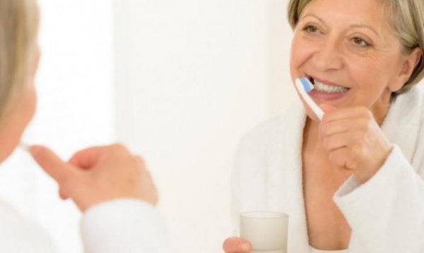 Πώς συνδέεται με την υγεία των δοντιών το Αλτσχάιμερ