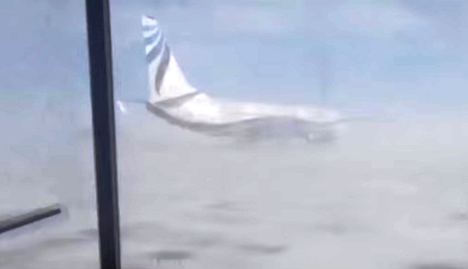 Aπίστευτο βίντεο: Τυφώνας στη Σιβηρία παρασύρει ολόκληρο αεροπλάνο!
