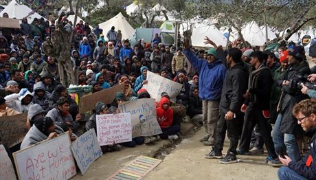 Διαμαρτυρία προσφύγων στο hot spot της Χίου