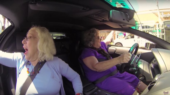 Δείτε τι συμβαίνει όταν δυο γιαγιάδες οδηγούν μια Λαμποργκίνι! (ΒΙΝΤΕΟ)