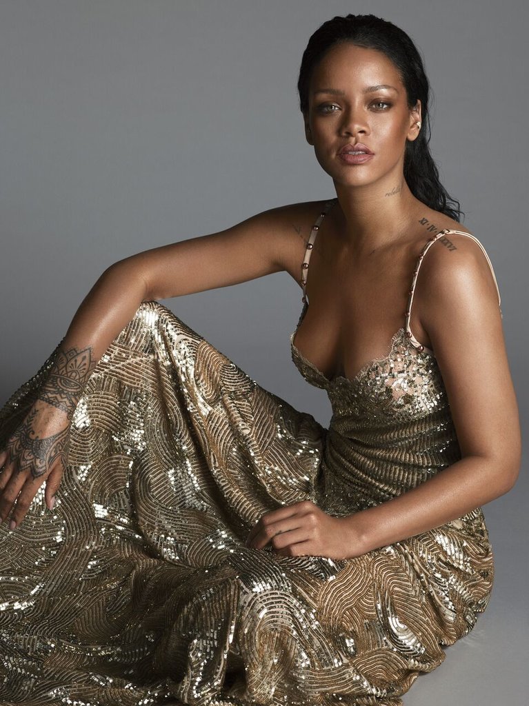 H Rihanna φωτογραφίζεται για την Vogue και απαντάει για την κόντρα της με την Beyoncé!