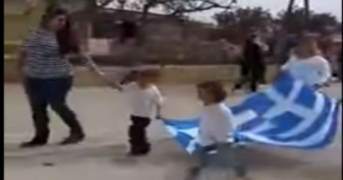 Η παρέλαση των… 4 μικρών μαθητών στη Γαύδο (βίντεο)