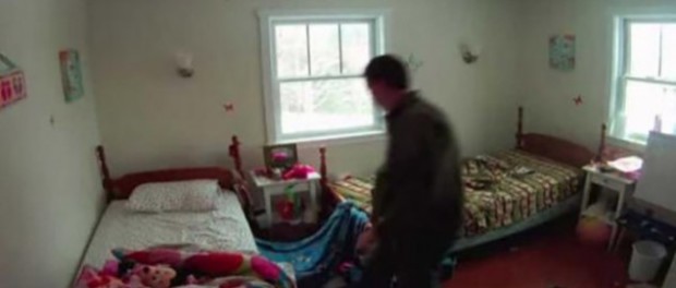 Απαγόρεψε στις κόρες του να μπουν στο δωμάτιό τους, όταν έμαθαν το λόγο φρίκαραν… (video)