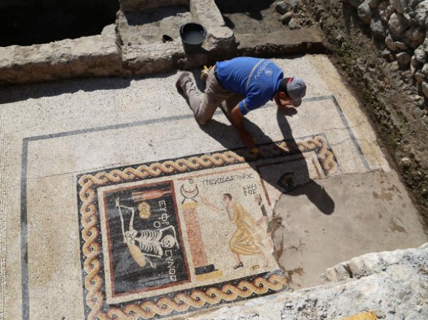 Σπάνιο αρχαιοελληνικό ψηφιδωτό βρέθηκε στην Τουρκία (ΦΩΤΟ)