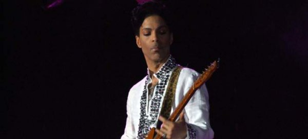 Πέθανε ο παγκοσμίου φήμης καλλιτέχνης Prince, σε ηλικία 57 ετών – Τι αναφέρουν τα δημοσιεύματα (BINTEO)