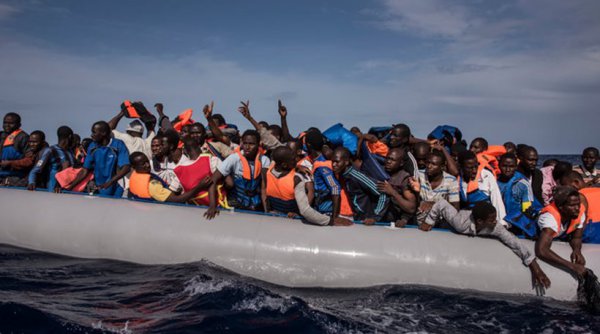 Ναυτική τραγωδία με πάνω από 400 αγνοούμενους μετανάστες