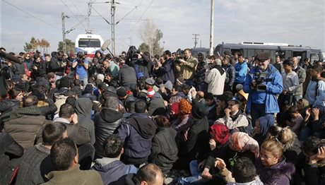 Ειδομένη: Αναχώρησαν οκτώ λεωφορεία με πρόσφυγες