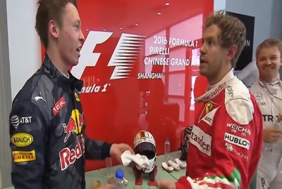 Φήμες λένε ότι ο Vettel ακόμα εξηγεί την… τορπίλη του Kvyat!