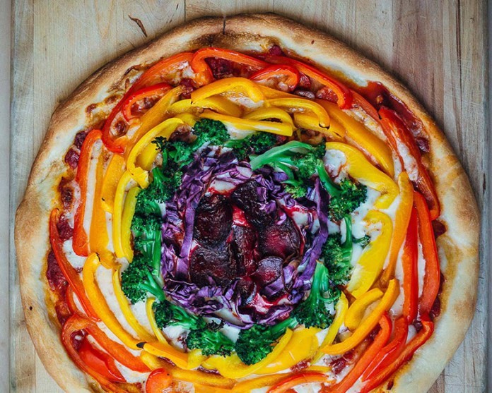 Πίτσα Ουράνιο Τόξο! Μια συνταγή νηστίσιμη και…λαχταριστή!