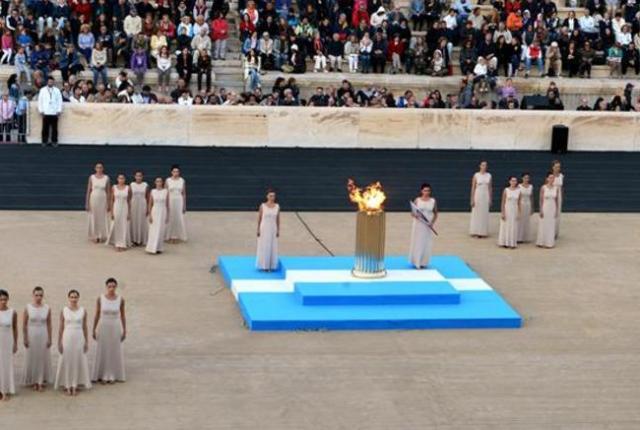 «Αποχαιρέτισε» την Ολυμπιακή Φλόγα με μία μεγαλοπρεπή τελετή η Αθήνα
