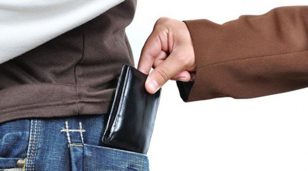 Έρευνα: Γιατί δεν πρέπει να κρατάμε το πορτοφόλι στην πίσω τσέπη