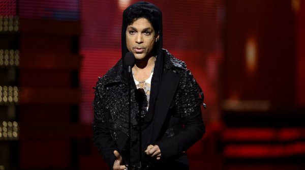 Με ποιον σταρ του Χόλιγουντ μίλησε ο Prince λίγο πριν πεθάνει; (ΦΩΤΟ)