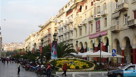 Θεσσαλονίκη: Πασχαλινό ωράριο καταστημάτων από Πέμπτη – Πώς θα δουλέψουν