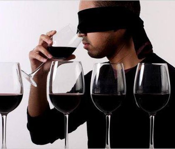 Οι εχθροί του κρασιού: Τι να μην τρώτε όταν το πίνετε