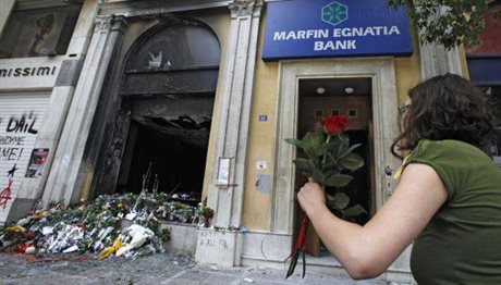 Αντιπαράθεση ΣΥΡΙΖΑ-ΝΔ στη Βουλή για τους νεκρούς στην Marfin