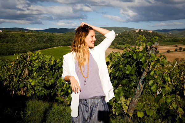 Η Drew Barrymore ετοιμάζεται να βγάλει νέο ροζέ κρασί