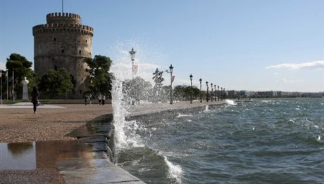 Καιρός στη Θεσσαλονίκη: Έρχονται μπουρίνια, παρά τη ζέστη!