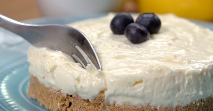 Εύκολη Συνταγή για Cheesecake Λεμόνι που δεν χρειάζεται Ψήσιμο!