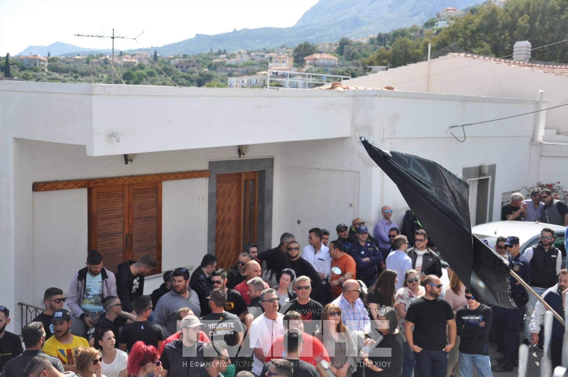 Μαύρες σημαίες στη Χίο για τον ρουκετοπόλεμο – ΦΩΤΟ