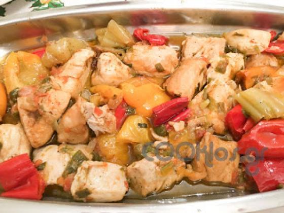Η συνταγή της Ημέρας: Κοτόπουλο με κάρυ και πιπεριές