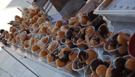 Θεσσαλονίκη: Δωρεάν λουκουμάδες στο… πιο γλυκό περίπτερο!