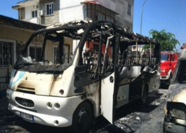 Έκρηξη σε λεωφορείο με ομογενείς στην Αλβανία- Δύο νεκροί, οκτώ παιδιά σε κίνδυνο (ΦΩΤΟ)