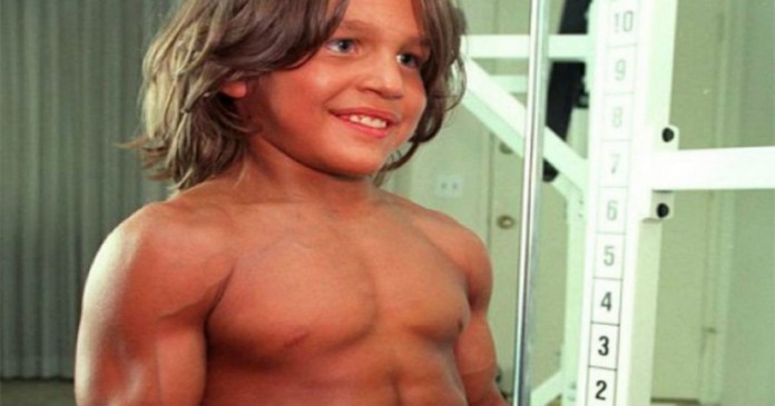 ΤΡΟΜΕΡΗ ΑΛΛΑΓΗ! Θυμάστε τον 8χρονο body builder; Δείτε πως είναι σήμερα στα 23 του! (Εικόνες)
