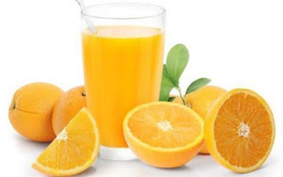 Έριξε χυμό πορτοκαλιού μέσα σε βρασμένο νερό. Το αποτελέσματα; Τρέξαμε να το κάνουμε! [video]