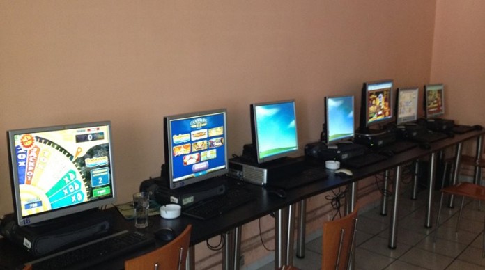 «Φρουτάκια» σε Ίντερνετ καφέ στα Χανιά
