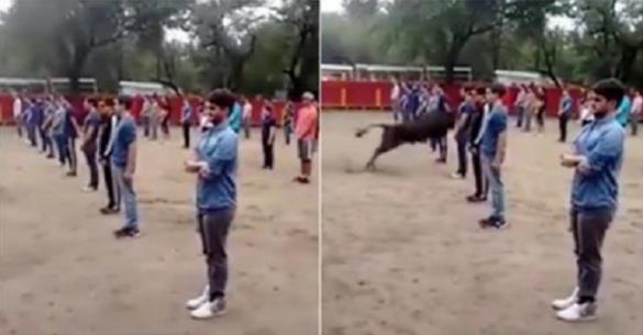 Δάσκαλος Βάζει 40 Μαθητές του στην Αρένα και Αφήνει έναν Ταύρο Ελεύθερο. Δείτε ΤΙ γίνεται!