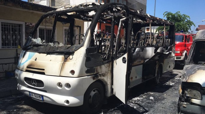 Δύο νεκροί από φωτιά σε λεωφορείο με ομογενείς στην Αλβανία