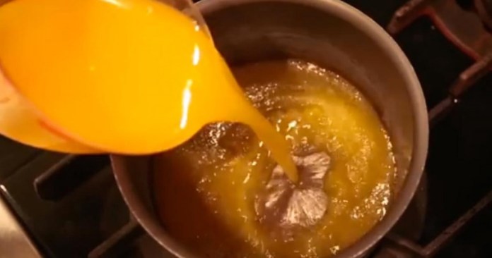 Έριξε χυμό πορτοκαλιού μέσα σε βρασμένο νερό. Το αποτέλεσμα; Θα σας TΡΕΛΑΝΕΙ!