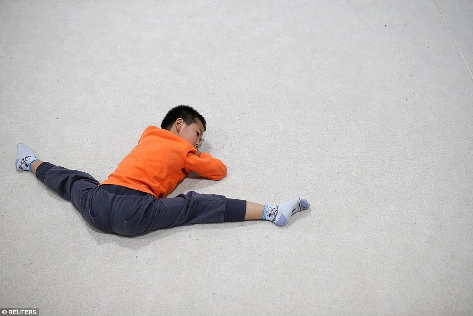 Πόνος, αίμα και δάκρυα για τους μικρούς αθλητές της Κίνας