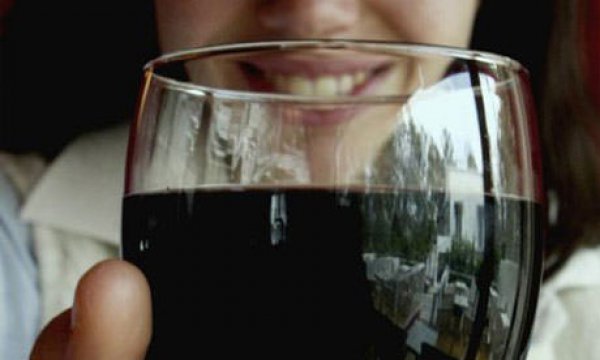Νέα έρευνα:  Το κόκκινο κρασί κάνει καλό στην υγεία του εντέρου