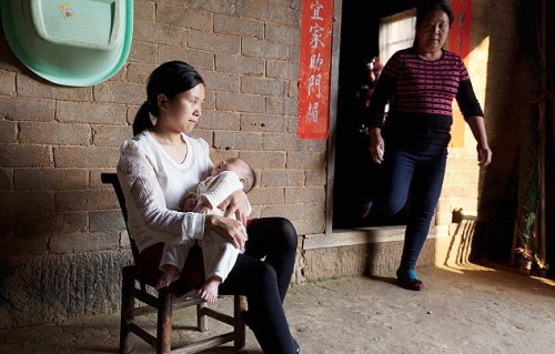 Απίστευτο: Μωρό στην Κίνα γεννήθηκε με 15 δάχτυλα στα χέρια και 16 στα πόδια