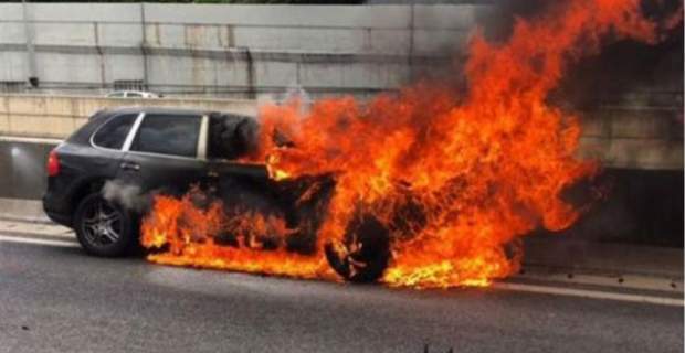 Βίντεο – ντοκουμέντο: Η στιγμή που η Porsche του Μαυρίκου τυλίγεται στις φλόγες