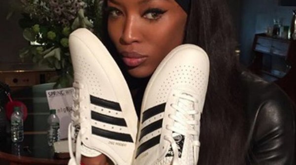 Η γκάφα της Naomi Campbell στο Instagram με τα παπούτσια της Αdidas (φωτό)