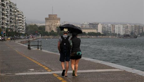 Καιρός στη Θεσσαλονίκη: Υποχωρεί το κύμα καύσωνα… με βροχές!