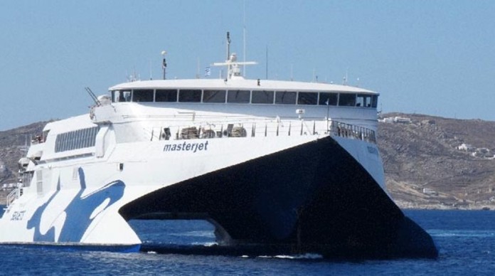 Μηχανική βλάβη στο πλοίο «Master Jet» που πλέει από Τήνο προς Ραφήνα