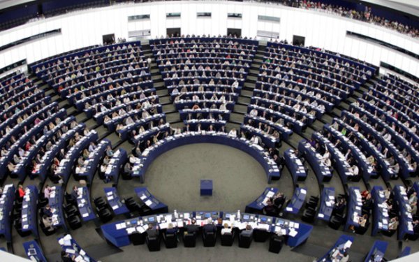 To Eυρωπαϊκό Κοινοβούλιο θα ζητήσει άμεση έναρξη της διαδικασίας αποχώρησης της Μ. Βρετανίας