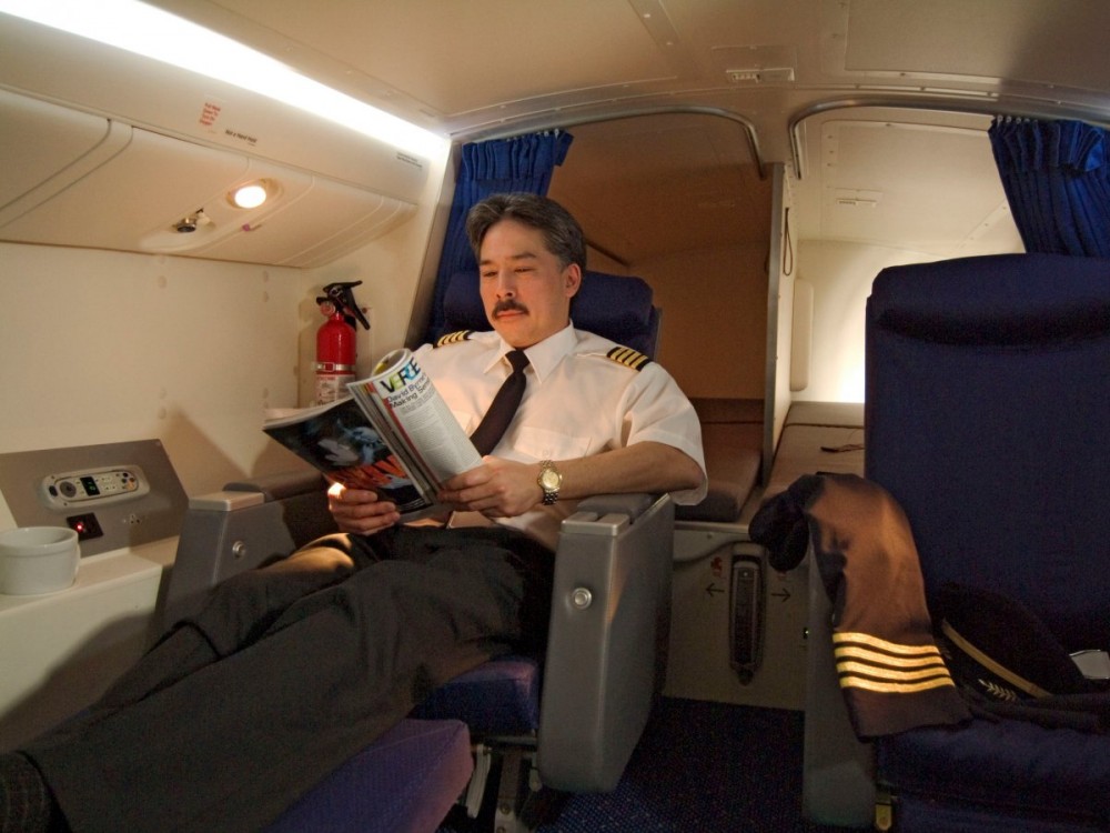 Εσείς Γνωρίζετε, Που κάθονται και Που Κοιμούνται οι αεροσυνοδοί στα Ταξίδια; Σίγουρα θα ζηλέψετε…