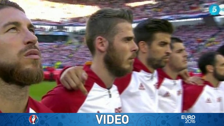 Euro 2016:  Σάλος με τον  Πικέ που έδειξε το… μεσαίο δάκτυλο στον εθνικό ύμνο της Ισπανίας!