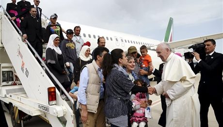 Άλλοι 9 πρόσφυγες αναχώρησαν για τη Ρώμη, προσκεκλημένοι του πάπα Φραγκίσκου