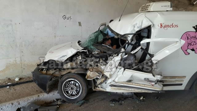 Επιχείρηση απεγκλωβισμού οδηγού μετά από τροχαίο στη Λαμία – Δείτε βίντεο