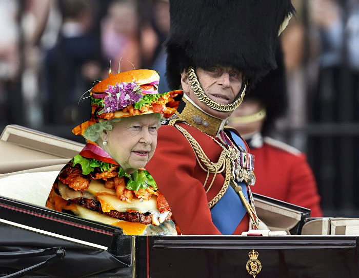 Η βασίλισσα Ελισάβετ έκανε το λάθος να φορέσει πράσινο ταγιέρ… Δείτε τι έγινε στην συνέχεια!!