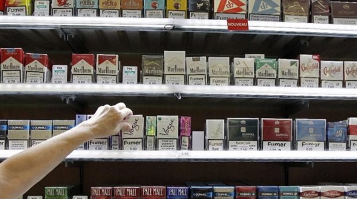 Ζευγάρι Αλβανών «βούτηξε» όλα τα τσιγάρα από σούπερ μάρκετ