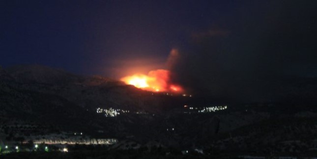 Ιεράπετρα: Στις φλόγες το δάσος Σελάκανο – Ανεξέλεγκτη μαίνεται η φωτιά
