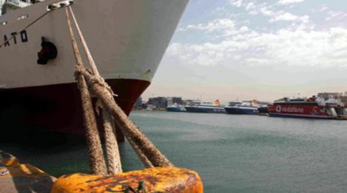 Πρόσκρουση πλοίων στο λιμάνι της Κυλλήνης