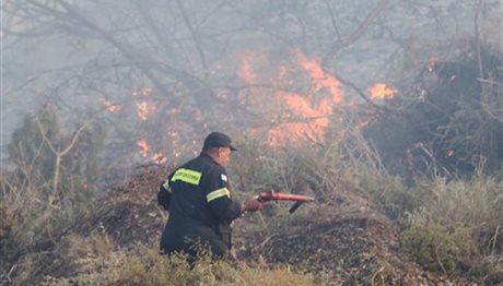 Ανεξέλεγκτη μαίνεται η πυρκαγιά στο Σελάκανο Ιεράπετρας