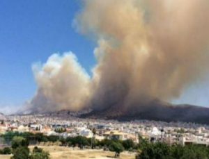 ΕΚΤΑΚΤΟ: Ισχυρή πυρκαγιά στην Γλυφάδα!